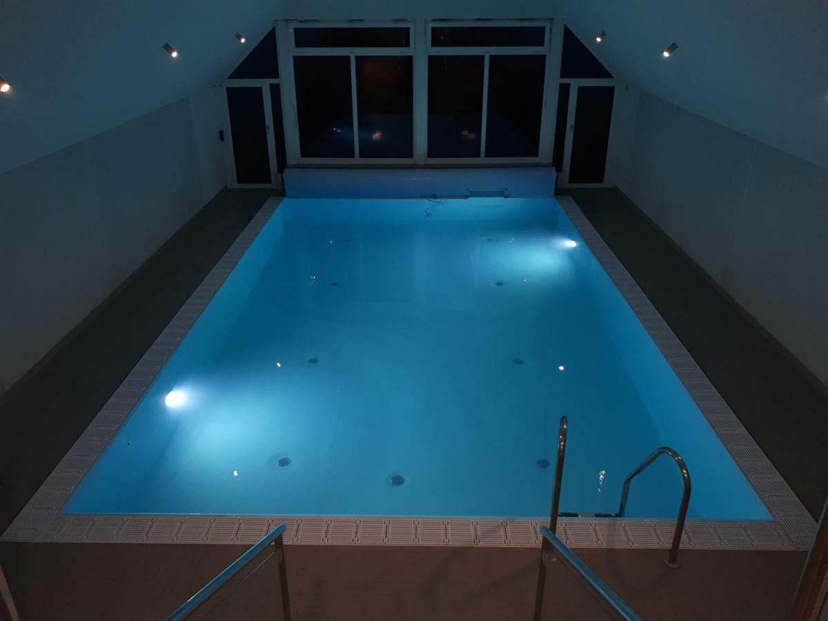 Am Pool Und 7 Neu Apartment